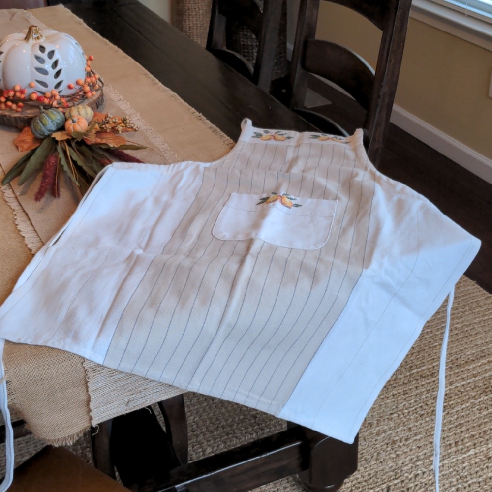 Apron - Picture 2 of 7